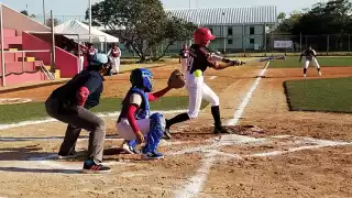 La selección femenil de sóftbol de Campeche arrancó con buenos resultados en el Macro Regional