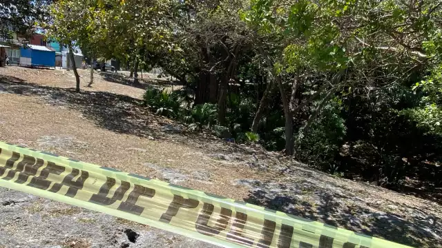 Alrededor del cadáver se encontraron posibles pertenencias de la víctima