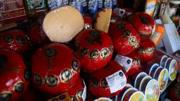 El queso de bola ha aumentado en más del doble su precio en Yucatán