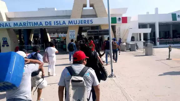 Pasajeros lamentaron que los precios subieron, pero no la calidad del servicio, por lo que es urgente la competencia Pasajeros lamentaron que los precios subieron, pero no la calidad del servicio, por lo que es urgente la competencia