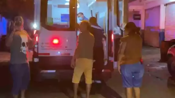Al intentar huir, chocó de frente contra otro vehículo Al intentar huir, chocó de frente contra otro vehículo