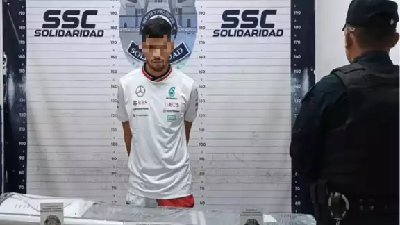 Wilson “N” fue detenido por su presunta afectación a una tienda comercial ubicada en la colonia Cruz de Servicios. Wilson “N” fue detenido por su presunta afectación a una tienda comercial ubicada en la colonia Cruz de Servicios.