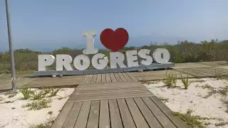 Reportan daños en paradores fotográficos y mobiliario urbano del malecón de Progreso
