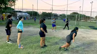 Pese a la falta de canchas, los deportistas se esmeran en entrenar