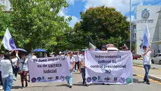 Los empleados del Poder Judicial marcharon en la avenida Itzaes