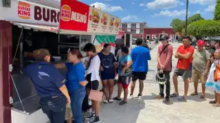 Las largas filas se registraron durante el día y la noche