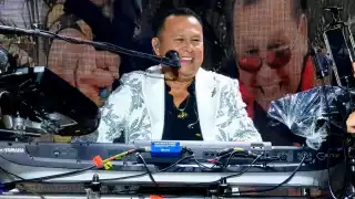 Alfredo "El Pulpo" y sus teclados puso a bailar a todos en el cierre de la Feria Carmen 2025 