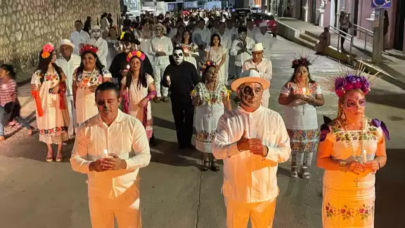 Cientos de cheneros participaron en el tradicional paseo.