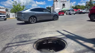 Descuidan San Román durante la feria: enfrenta baches, basura y un registro abierto