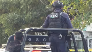 Detienen a dos hombres con más de 250 dosis de droga durante operativo en Cancún