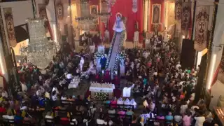 Cientos de devotos acudieron a reverenciar y darle su lugar al máximo símbolo religioso de la Isla