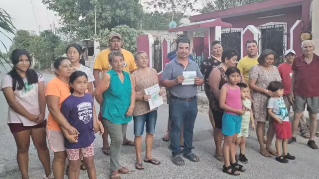 Vecinos exigen que la CFE los atienda