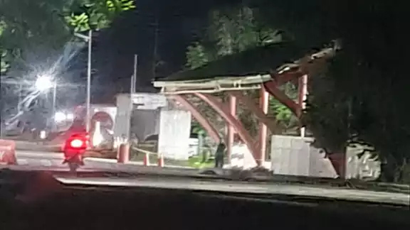 Los hechos ocurrieron alrededor de las 21:30 horas a un costado del domo. Los hechos ocurrieron alrededor de las 21:30 horas a un costado del domo.