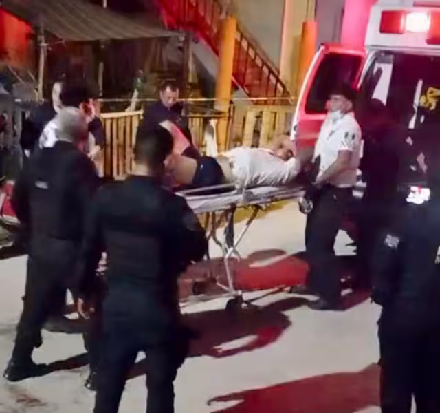 Una unidad paramédica se hizo al lugar para trasladar al herido a recibir atención especializada