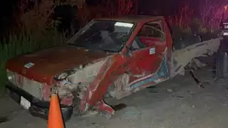 Fuerte choque entre camión y vehículo provoca un herido en Hopelchén