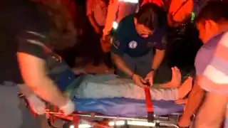 Se estrella motociclista contra camioneta y termina hospitalizado en Playa del Carmen