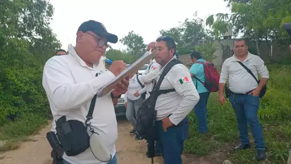 Habitantes de colonia en Mahahual impiden desalojo Habitantes de colonia en Mahahual impiden desalojo