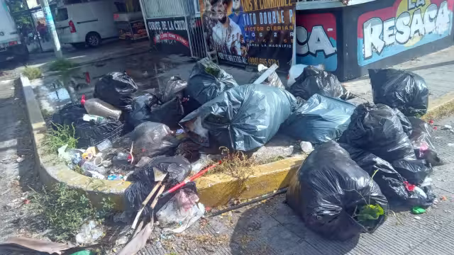 Cancún continúa con lluvias; brigadas de limpieza siguen laborando tras el huracán Helene