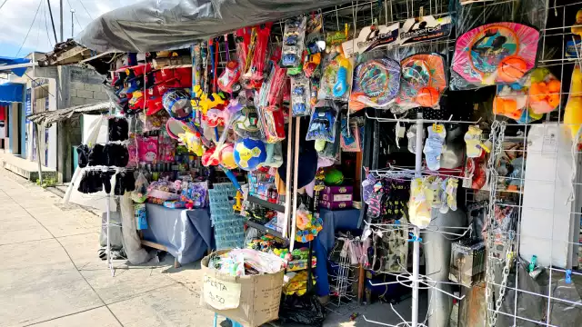 Varios negocios ya han comenzado a exhibir juguetes y otros artículos debido a las fechas navideñas