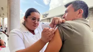 Personal de la clínica 56 del IMSS aplicará la vacuna contra la influenza este jueves 2 de enero y mañana viernes 3 de enero