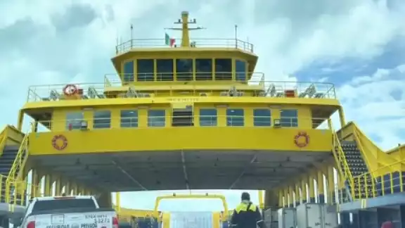 Existen embarcaciones especiales para trasladar automóviles de Cancún a la Isla Mujeres Existen embarcaciones especiales para trasladar automóviles de Cancún a la Isla Mujeres