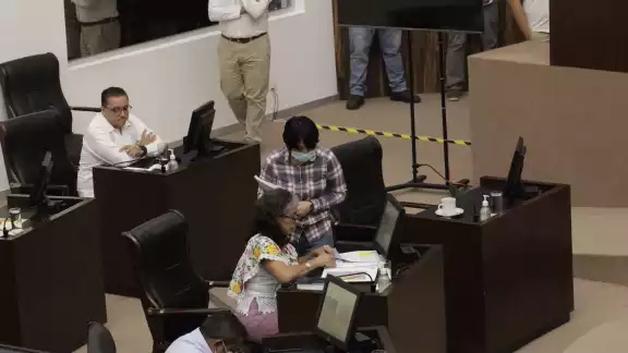 Como despedida de la 63a Legislatura, los empleados sindicalizados recibirán un bono de más de 10 mil pesos Como despedida de la 63a Legislatura, los empleados sindicalizados recibirán un bono de más de 10 mil pesos