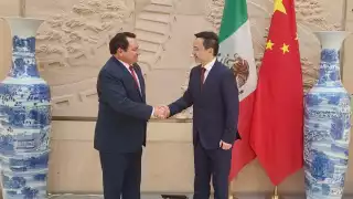 Joaquín Díaz Mena platicó con el embajador Zhang Run acerca de la promoción turística del estado