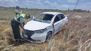 Explosión de neumático provoca accidente en la Sabancuy–Isla Aguada
