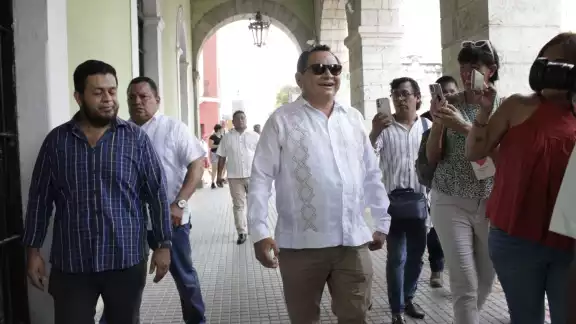 Joaquín Díaz Mena realiza una visita al Palacio de Gobierno