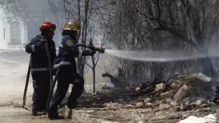 Se incendia un terreno baldío en Villas Caucel en Mérida