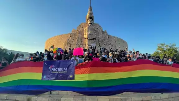 Apoyos para la comunidad LGBT Apoyos para la comunidad LGBT