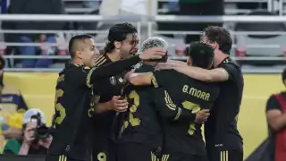 El Tri se midió ante un rival difícil y polémico