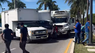El accidente dejó cuantiosos daños materiales, pero no se reportaron personas lesionadas