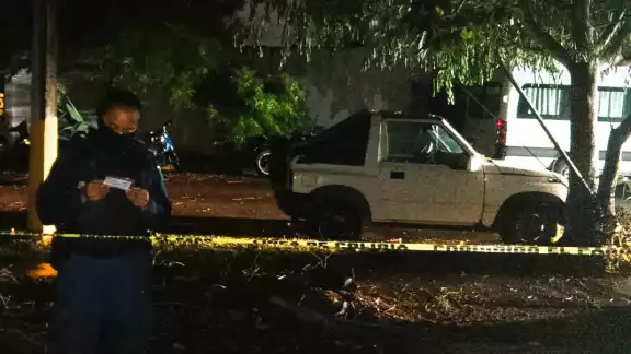 Autoridades aseguran inmueble y detienen a cuatro personas tras hallar drogas.