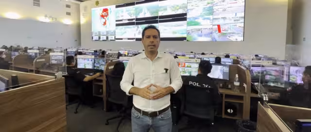 El gobernador Mauricio Vila se mantiene informando sobre el paso de Beryl