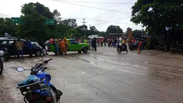 Los habitantes bloquearon el acceso a la comunidad