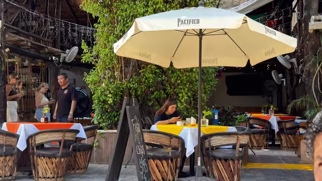 Según trabajadores, los restaurantes de la Quinta lucen vacíos, debido a que los visitantes vienen con poco presupuesto