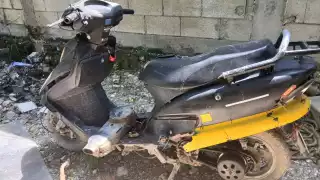 Dejan abandonada una motoneta en predio de la colonia Salsipuedes de Escárcega