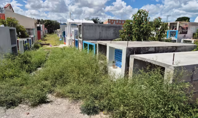 Denuncian abandono y falta de mantenimiento en camposanto de Champotón