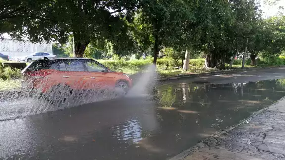 Pese a las pequeñas lluvias, algunas calles sufrieron encharcamientos Pese a las pequeñas lluvias, algunas calles sufrieron encharcamientos