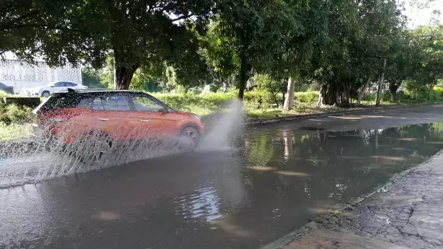 Pese a las pequeñas lluvias, algunas calles sufrieron encharcamientos