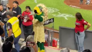 "Lorencillo", mascota de Piratas de Campeche responde con humor a influencer que se burló de los campechanos