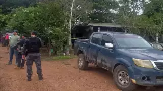 Las autoridades arribaron al lugar para iniciar las investigaciones y realizaron el levantamiento del cadáver.