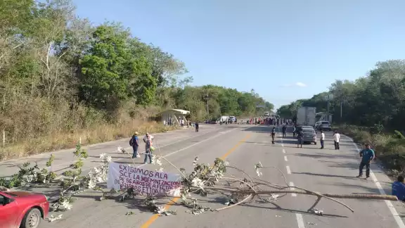 El bloqueo comenzó durante la mañana de este viernes El bloqueo comenzó durante la mañana de este viernes