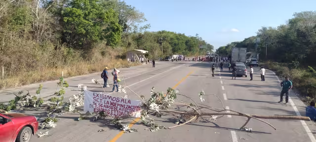 El bloqueo comenzó durante la mañana de este viernes
