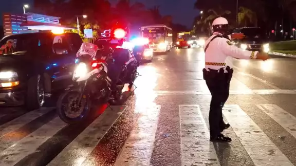 Paramédicos acudieron al sitio confirmando que el hombre había perdido la vida de forma instantánea