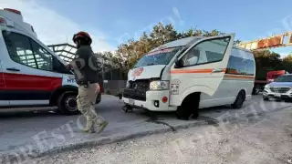 Paramédicos y elementos de Protección Civil le brindaron atención prehospitalaria antes de trasladarla a un hospital
