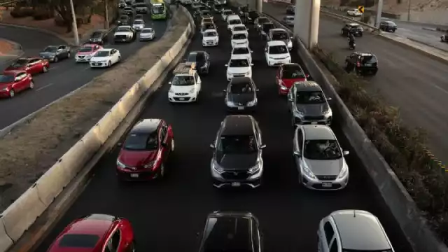 El programa Hoy No Circula es una medida ambiental que restringe la circulación vehicular en días específicos