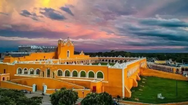 La arquitectura de Izamal es muy peculiar en Yucatán