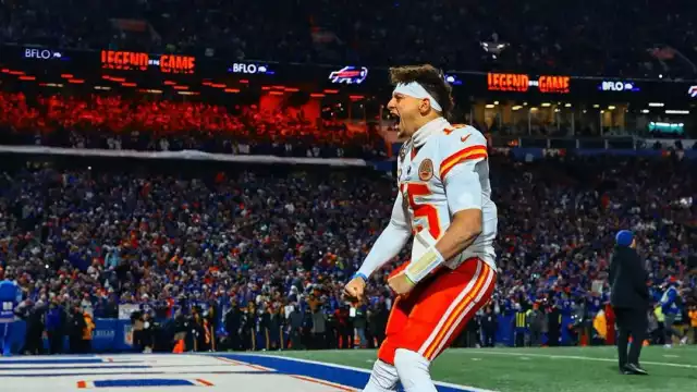 Patrick Mahomes, QB de los Chiefs, se rinde ante Lamine Yamal en la Euro